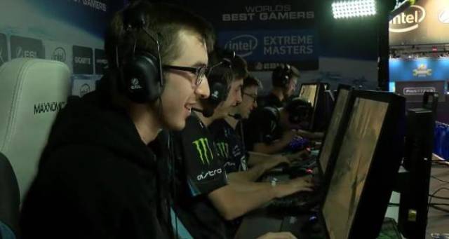 他不仅在边 他不仅在边