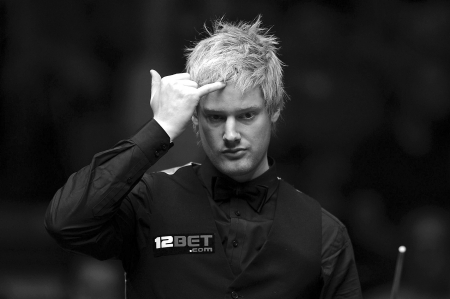 己肩上承载 己肩上承载