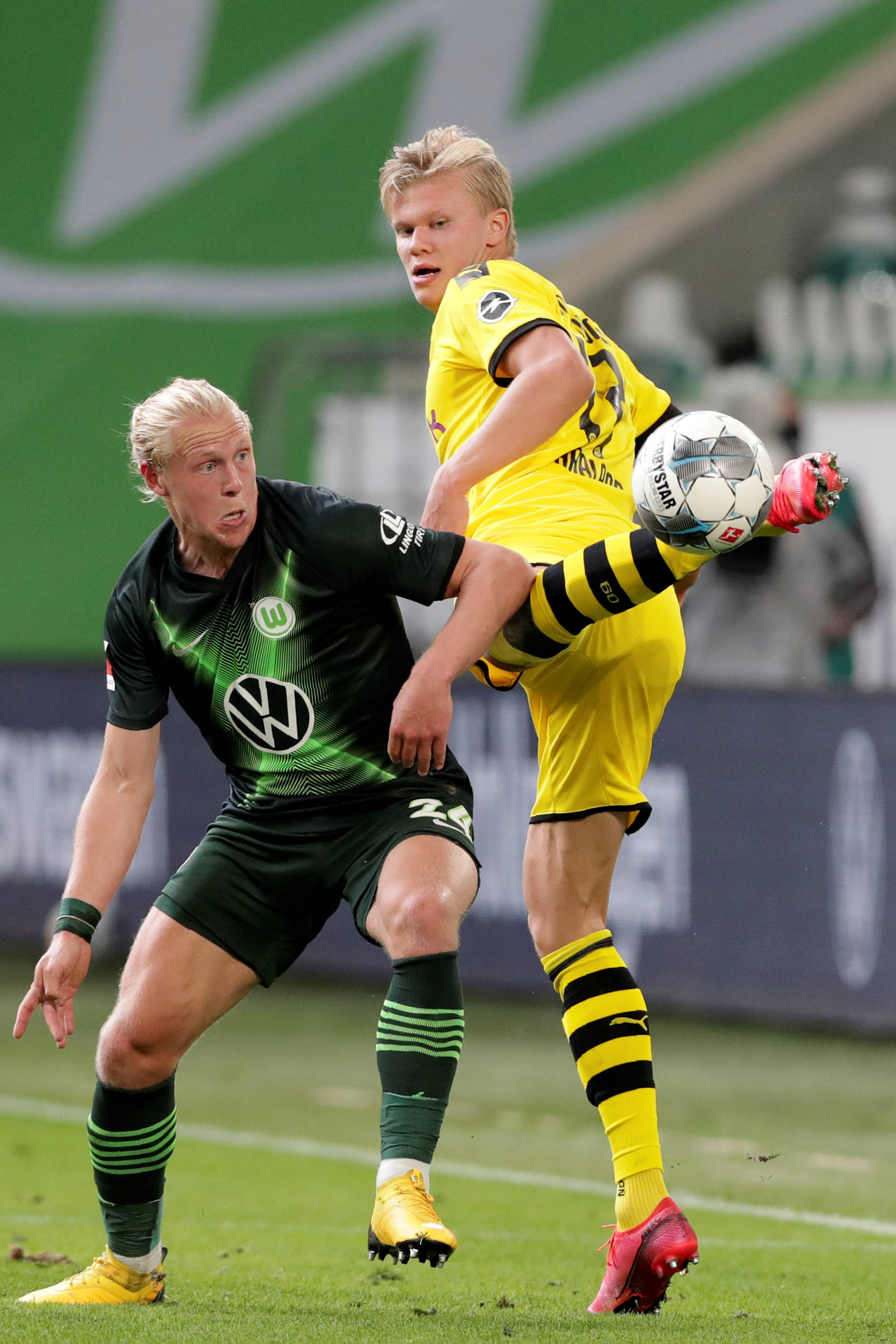 由多位球员 由多位球员